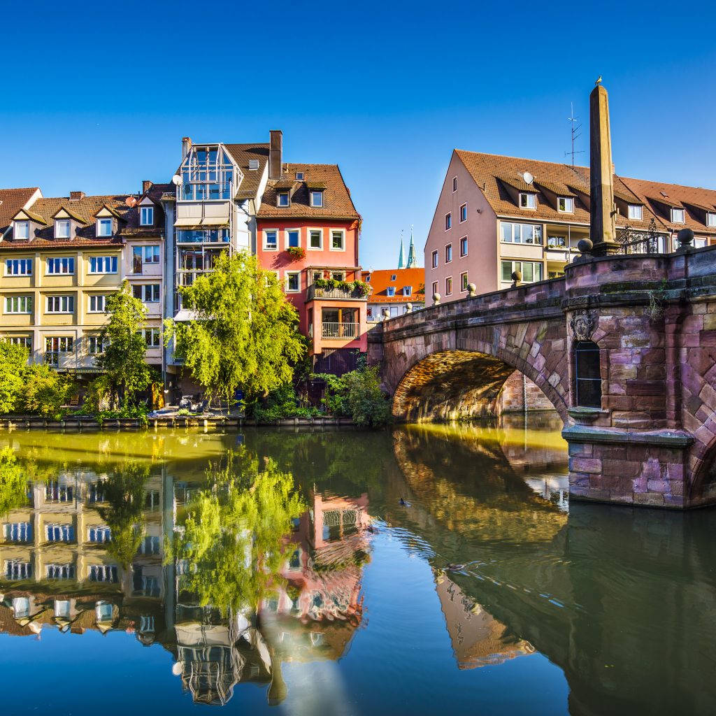 Altstadt von Nürnberg und Brücke über den Fluss