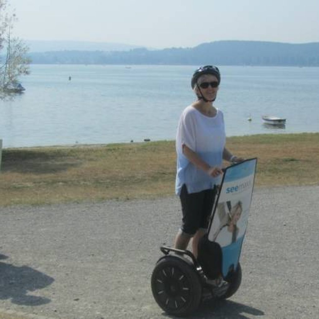 Frau mit Segway am Bodensee